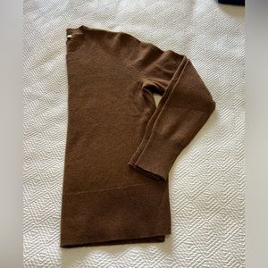 J Crew classic Fit crew neck cashmere sweater. Small/cocoa color